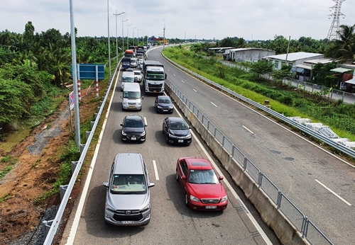 Sớm giải quyết bất cập về giao thông trên cao tốc Trung Lương-Mỹ Thuận